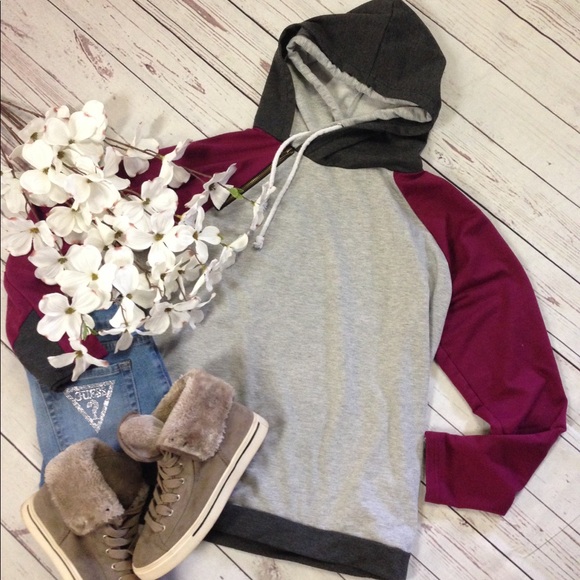 boutique only Tops - Boutique color block sweatshirt